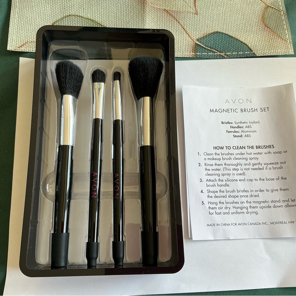Avon Magnetic Brush Set with Black Handles